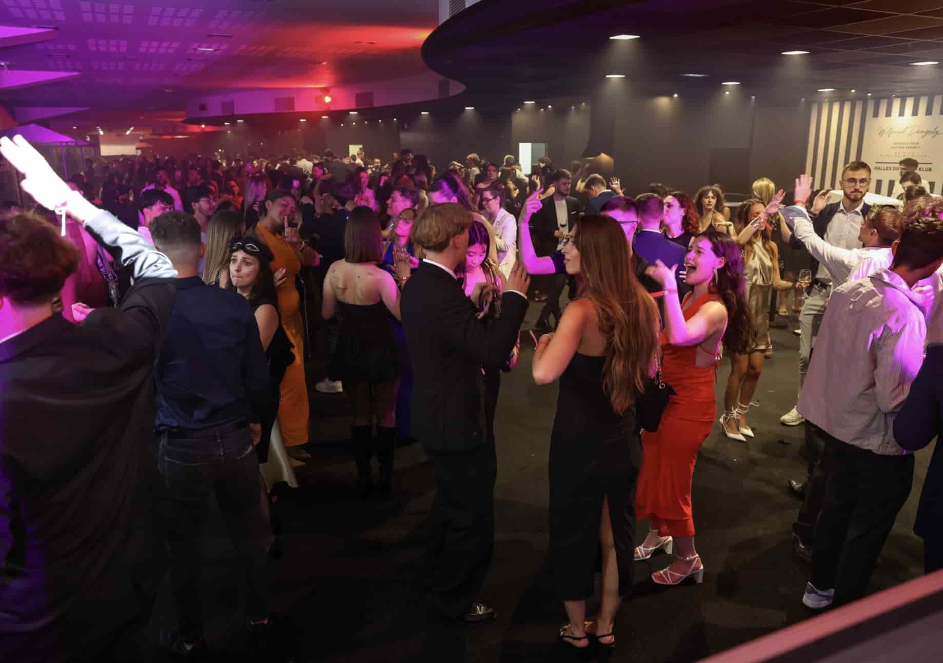 salle de GALA avec étudiants salle de GALA avec étudiants